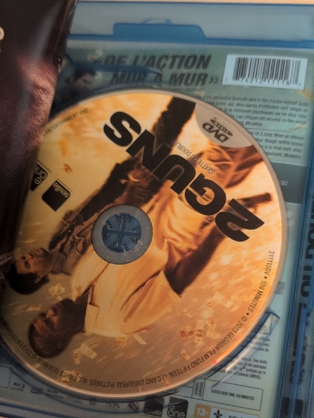 2 Guns Blu-Ray + DVD + Slipcover (Denzel Washington, Mark Wahlberg) - Picture 5 of 7